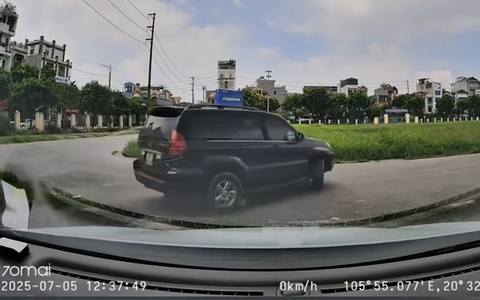 Một pha quay đầu ô tô không ai có thể đoán trước được