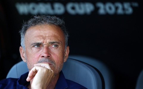 HLV Luis Enrique của PSG 'né' những câu hỏi về Mbappe