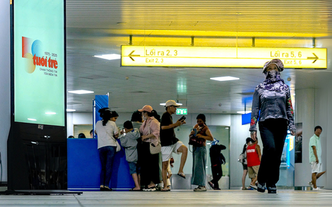 Logo kỷ niệm 50 năm thành lập báo Tuổi Trẻ xuất hiện ở tuyến metro số 1