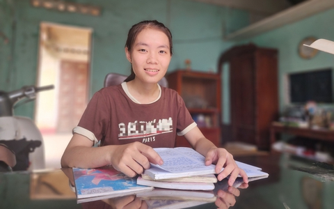18 tuổi làm thêm 12 tiếng: Mỗi ngày là 'cuộc chiến áo cơm' và mơ vào đại học