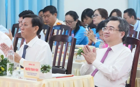 Thành ủy TP.HCM yêu cầu không tổ chức văn nghệ chào mừng đại hội Đảng các cấp