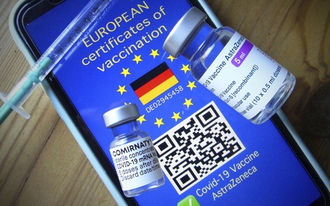 "Nhìn vaccine cấp phép": Bất lợi dành cho ai?