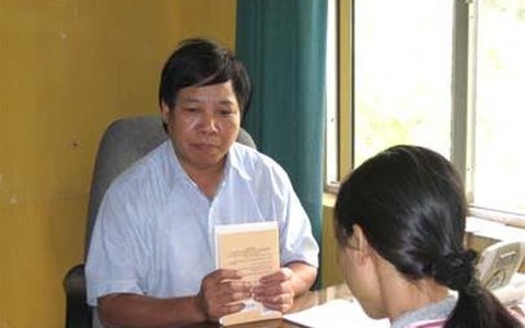Cả ba chưa kịp nói gì