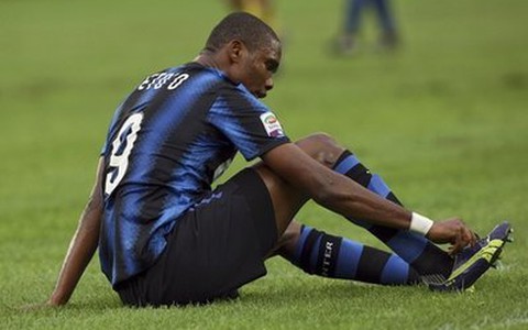 Eto’o bị cấm 3 trận vì húc đầu cầu thủ đối phương