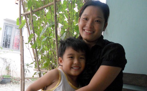 Xóm không chồng giữa phố