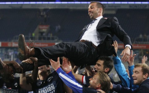 Hertha Berlin trở lại Bundesliga