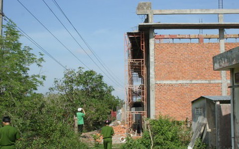 Sập công trình đang xây, 1 người chết, 3 bị thương nặng