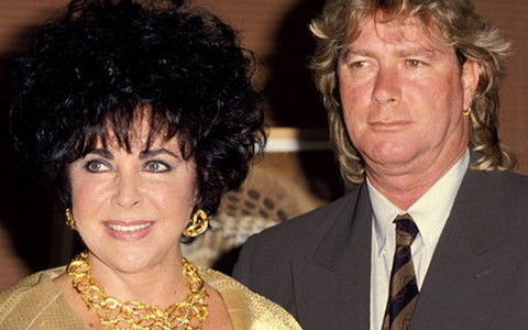 Liz Taylor để lại 800.000 USD cho chồng cũ