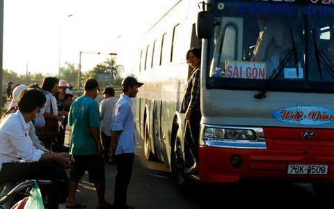 Phú Yên: Căng thẳng vé tàu, xe vào Nam