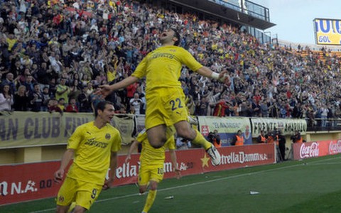 Villarreal sắp đuổi kịp Valencia