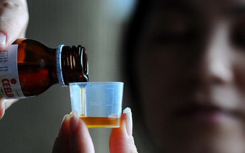 Không nên dùng muỗng đong thuốc