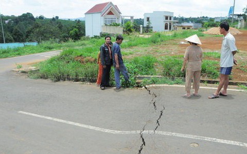 Nứt đất ở cao nguyên Di Linh
