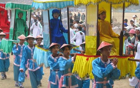 Chấn chỉnh lễ hội, được không?