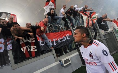 Kevin-Prince Boateng cũng biết nhảy moonwalk