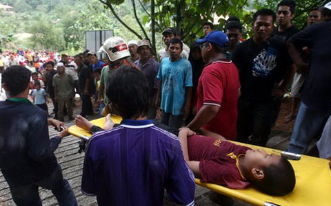 Malaysia lở đất, chôn vùi hàng chục trẻ mồ côi