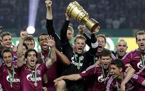 Schalke và Celtic vô địch Cúp quốc gia