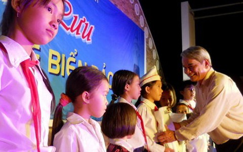 Hướng về biển đảo