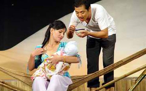 Ái Như dựng lại Hãy khóc đi em