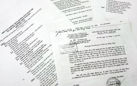 "Bắt tay" nới lỏng chấm thi THPT