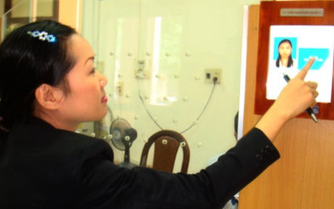 Đặt máy để dân đánh giá cán bộ