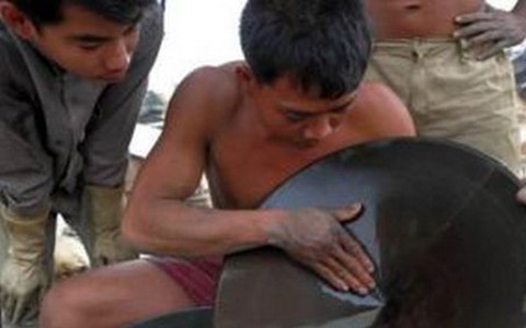 Dân Campuchia đổ xô tìm vàng