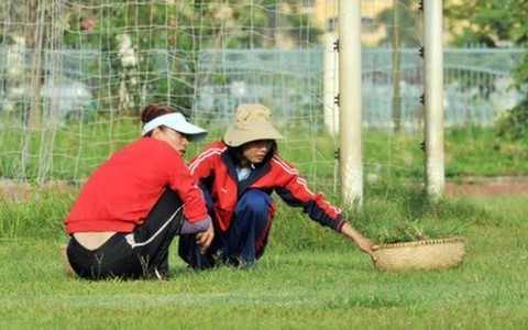 Nguyễn Thị Nụ huấn luyện đội điền kinh trẻ Hà Nội