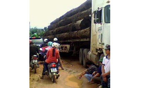 Kẹt xe nghiêm trọng trên đường Hồ Chí Minh