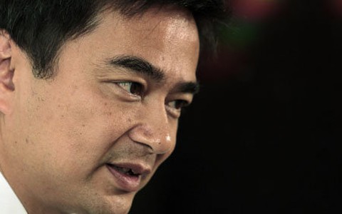 Thái Lan: Đối đầu giữa Yingluck và Abhisit