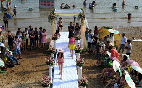 Thi "hoa hậu" để làm vợ đại gia
