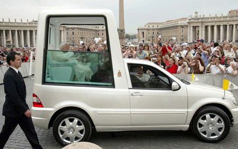 Vatican cổ động xe "xanh"