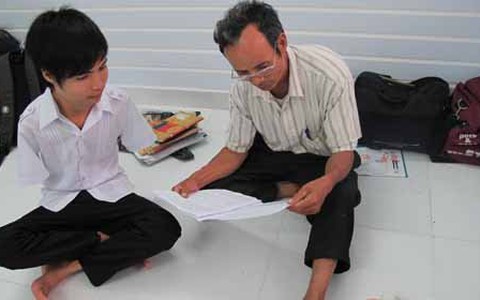 Cha, con và nhật ký của đôi chân