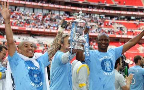 Patrick Vieira treo giày