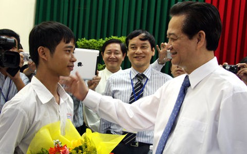 Giáo dục: bệnh thành tích vẫn còn lởn vởn