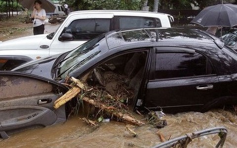 Gần 100 người chết vì mưa lũ ở Hàn Quốc và Trung Quốc