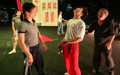 Romeo và Juliet... diễn xiếc