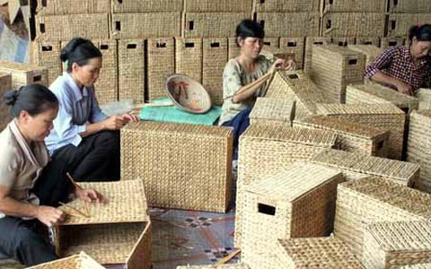 Hàng thủ công mỹ nghệ xuất khẩu sản xuất cầm chừng