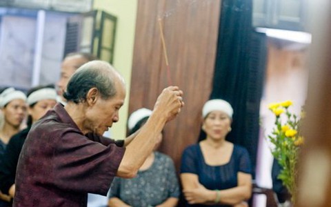 Nghệ sĩ Hà thành đưa tiễn diễn viên Hồng Sơn