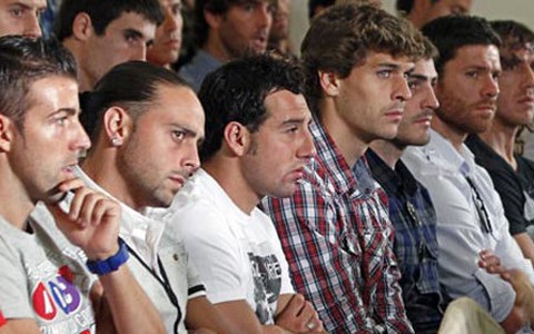 Cầu thủ Tây Ban Nha đình công, La Liga phải hoãn