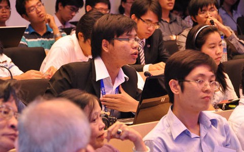 Luận bàn việc nước từ Singapore