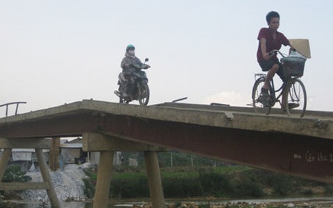 Nghệ An: qua cầu bê tông mà nổi da gà