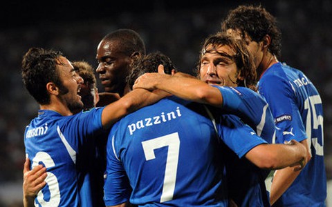 Ý, TBN, Hà Lan nối gót Đức dự Euro 2012
