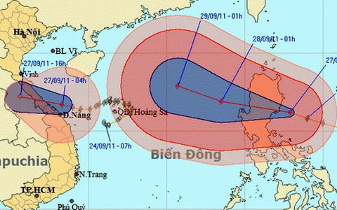 Bão số 4 tan, nước lũ dâng cao