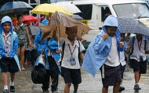 Bão Nesat tấn công Philippines