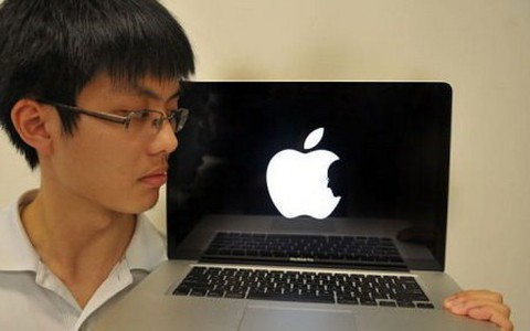 Nổi tiếng nhờ ảnh tưởng niệm Steve Jobs