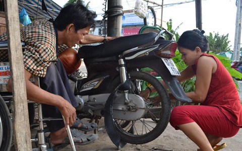 Những mảnh đời rổ rá - Kỳ cuối: Người đàn bà sửa xe