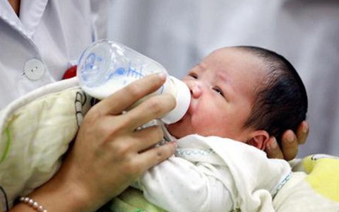 Bé sơ sinh bị bắt cóc đã về với cha mẹ