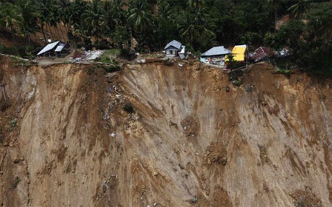 Động đất 6,2 độ Richter ở Indonesia