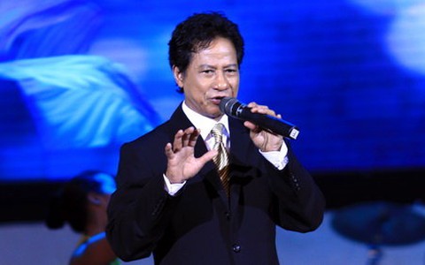 Lại lùm xùm quanh live show Chế Linh