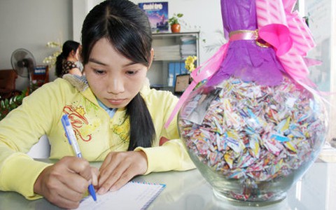 Cô gái khuyết tật và 1.000 hạc giấy