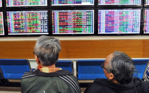 VN - Index đảo chiều tăng điểm